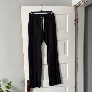 Vuori women’s straight leg pant